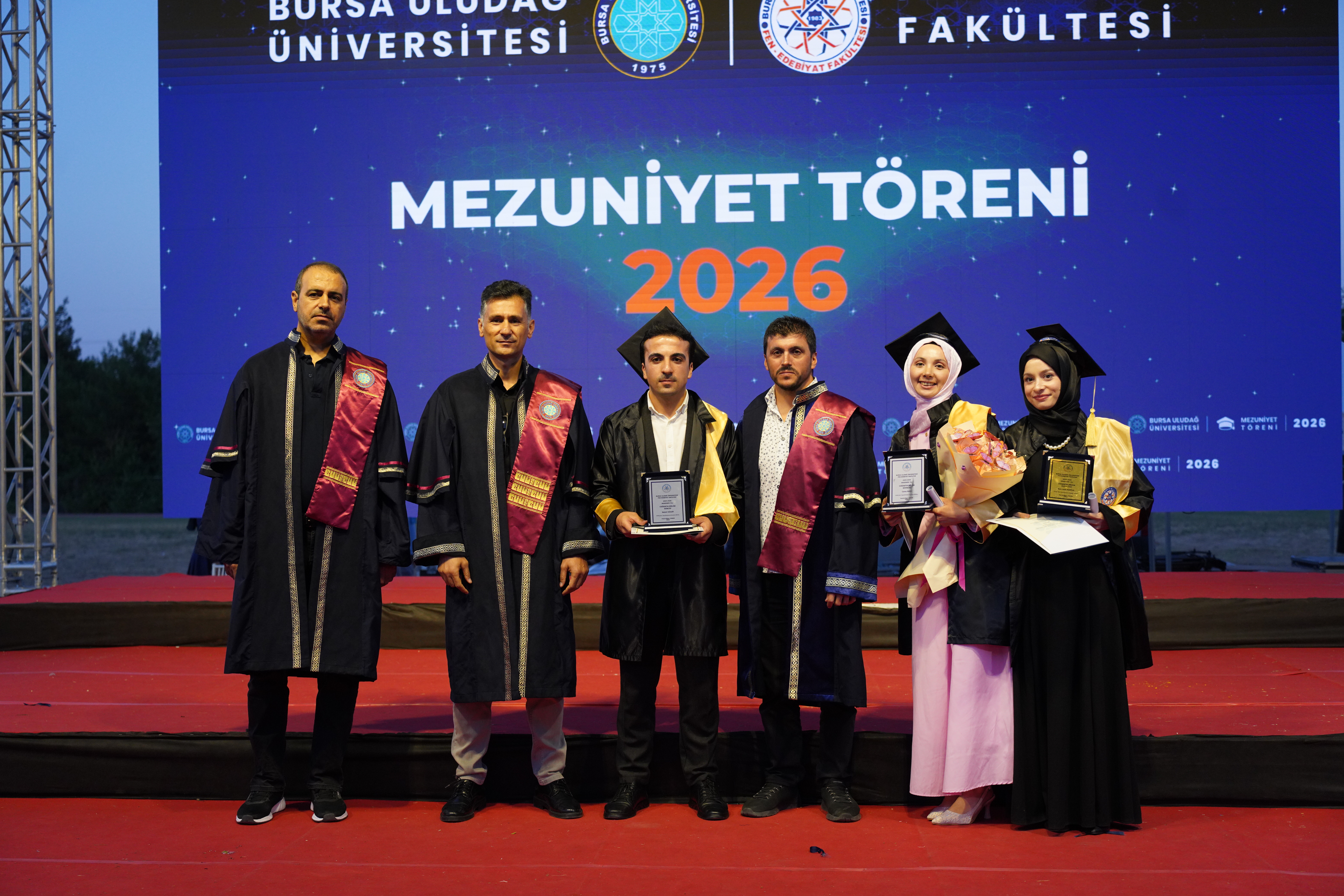 Bölümümüzde Mezuniyet Sevinci